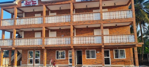 Downtown Virgins Hotel Hôtel in Central Region, Ghana