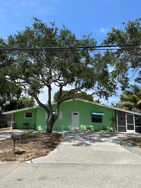 Facade/entrance, Parking