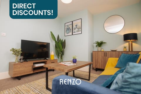 Inviting and Cosy 3-bed Home in Lincoln by Renzo, Amazing Location, Close to Cathedral and Castle! Condo in Lincoln