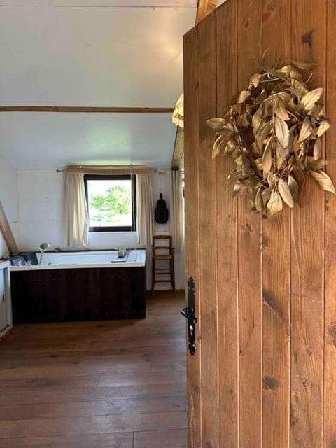 Cosy maison solaire + jacuzzi a la Ferme Chalet in Mimizan