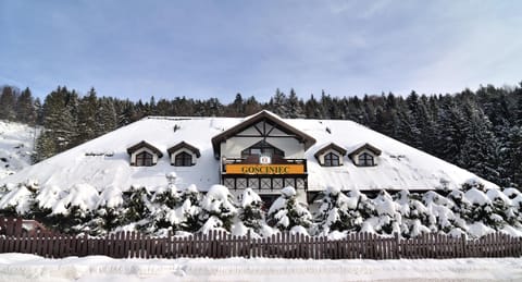 Facade/entrance, Winter, Street view