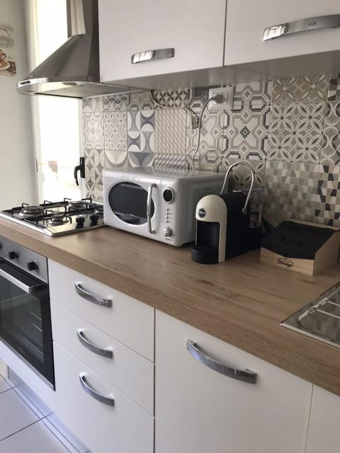 Coffee/tea facilities, Photo of the whole room, dishwasher, minibar