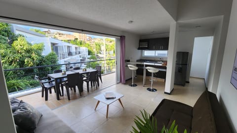 View (from property/room), Balcony/Terrace, Kitchen or kitchenette, Living room, Dining area