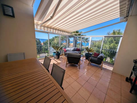 Patio, BBQ facilities, Seating area, Dining area, Sea view