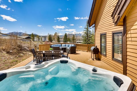 Spacious Dillon Home with Private Hot Tub and Mtn View House in Dillon