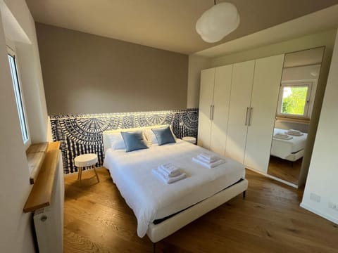 Bed, Photo of the whole room, Bedroom, towels, wardrobe
