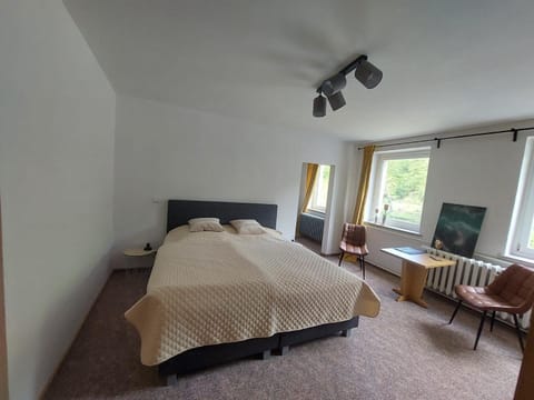 Bed, Photo of the whole room