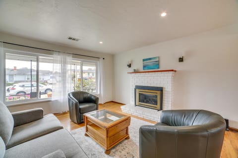 Seaside Vacation Rental with Patio Near Monterey Bay House in Seaside