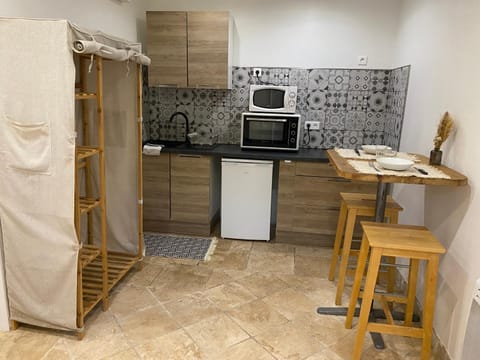 Kitchen or kitchenette, stove, kitchen