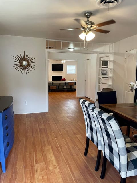 The Aspen at College Station Walking Distance to TAMU! House in College Station