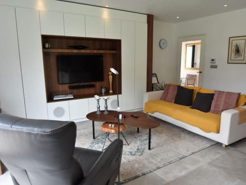 Modern holiday home in Maasmechelen with sauna Villa in Dilsen-Stokkem