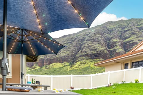PARADISE MAHALO! Oahu Ocean View Family Retreat Sleeps 14 Million Dollar View! House in Makaha Valley