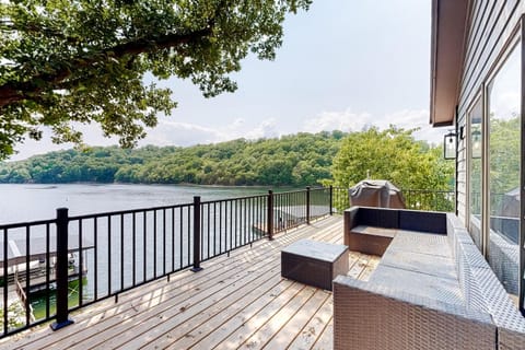 Raccoon Hollow Hideaway Maison in Lake of the Ozarks