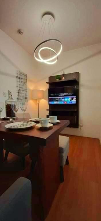 The Linear Makati Tower 1 Bedroom Bathroom Living room n Kitchen the rent is 5 days min Condo in Pasay