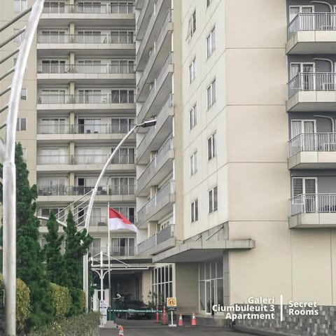 Ciumbuleuit Apartment by Secret Rooms Condominio in Parongpong