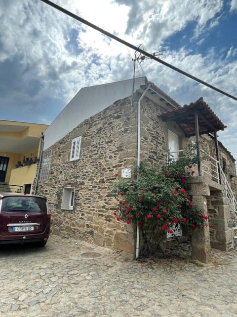 Casa do fundo do povo Haus in Vila Real