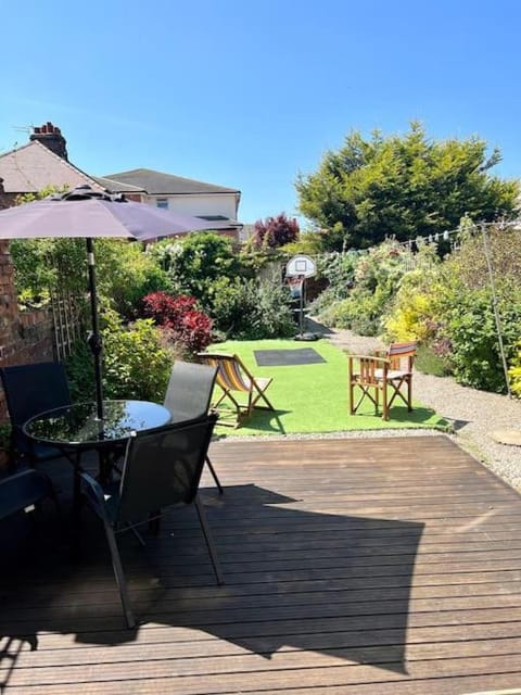 Patio, Day, Garden, Balcony/Terrace, Dining area, Garden view