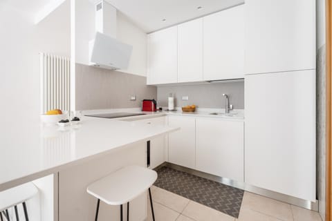 Kitchen or kitchenette, Dining area, stove