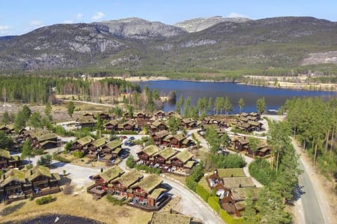 Nearby landmark, Neighbourhood, Natural landscape, Lake view, Mountain view