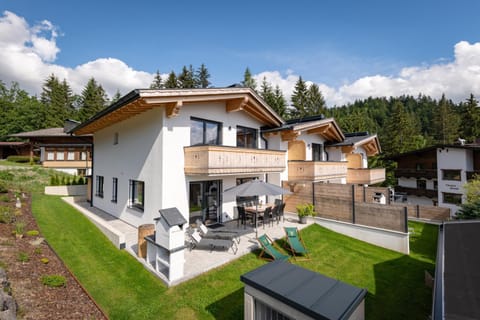 Property building, Garden, Balcony/Terrace