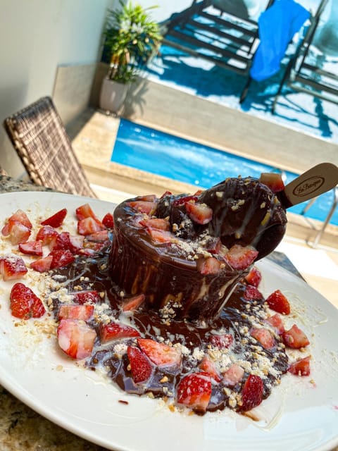 Food close-up, Swimming pool