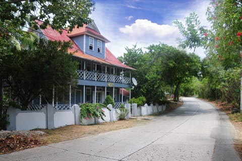 Facade/entrance, Off site