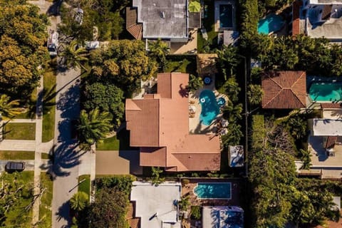 Pineapple Palms Resort Style Pool Villa! Sleeps 12 Villa in West Palm Beach