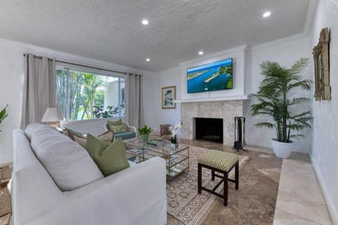 Expansive Luxury Palm Beach Villa - Sleeps 12 Villa in West Palm Beach