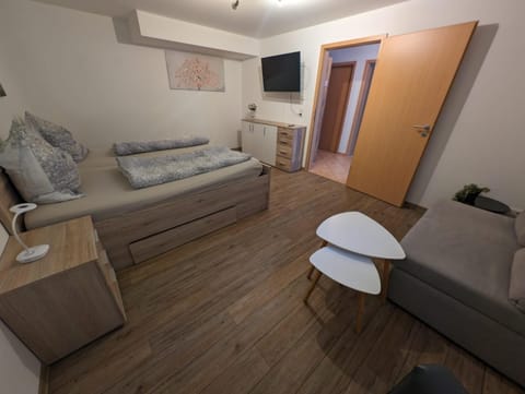 Souterrainwohnung Apartment in Schaffhausen, Switzerland