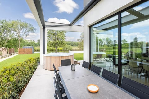 Leie Villa II - by the river with sauna & jacuzzi Villa in Ghent
