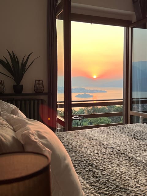 Bed, Natural landscape, View (from property/room), Photo of the whole room, Bedroom, Sunrise