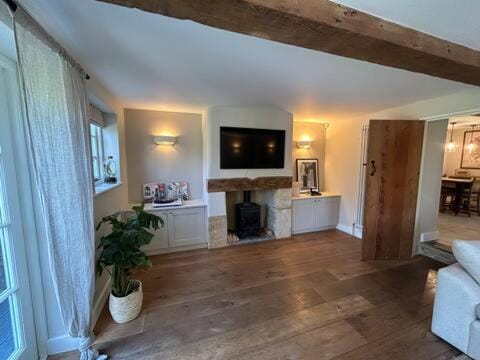 May Cottage, Cosy 3 Bed Cotswold Cottage House in West Oxfordshire District