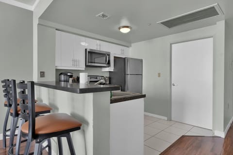 Spectacular Bay View 1 Bed 2 Baths In Grove House in Coconut Grove