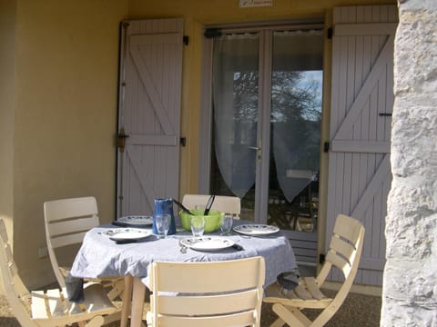 Patio, Dining area