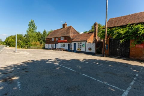 The Woolpack Glamping Inn in Tonbridge and Malling District