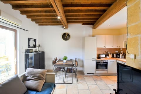 Ateliers, Terrasse - Parking - Clim House in Arles