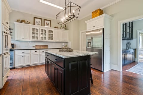 Luxury Farmhouse in the Heart of Historic Downtown House in Cartersville