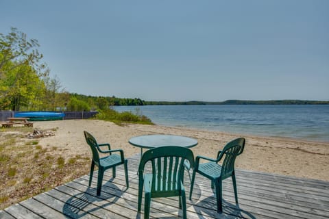 Beachfront Maine Retreat - Fire Pit, Grill and Canoe Maison in Searsport