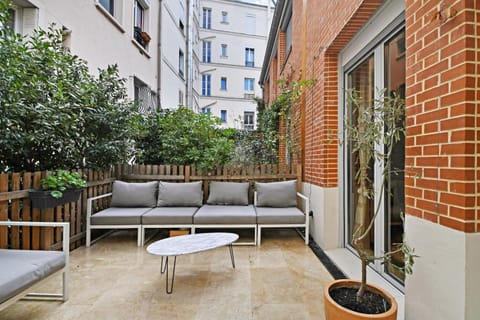 Cosy quiet house 5 min from paris Apartment in Levallois-Perret