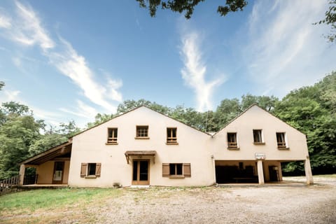 Property building, Day, Natural landscape, Garden, Garden, Garden view, Garden view, Parking