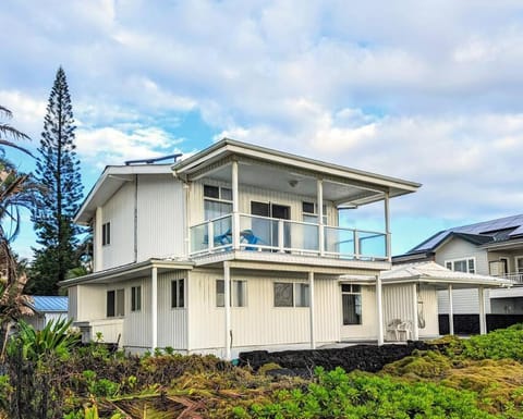 Maka'Ala Lani - A view of Heaven House in Hawaiian Paradise Park