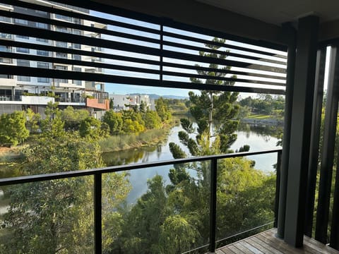 Near New 4br townhouse next to shopping mall Condo in Mudgeeraba