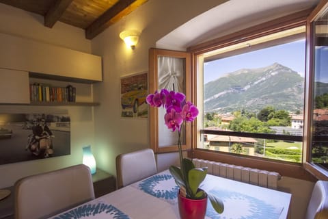 Dining area, City view, Mountain view