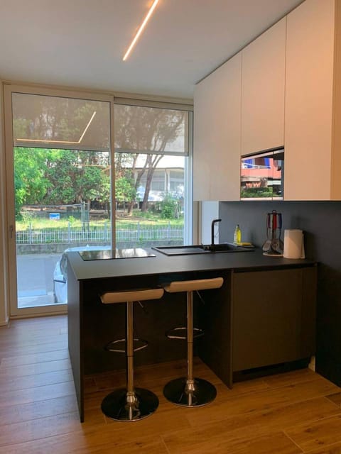 Kitchen or kitchenette, Dining area, minibar