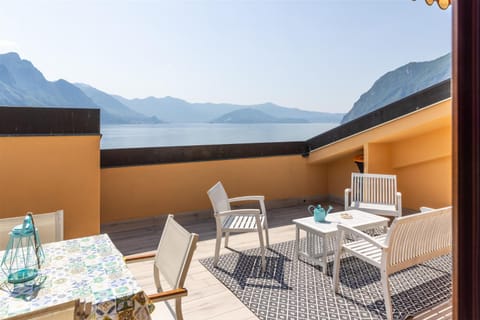 Balcony/Terrace, Lake view