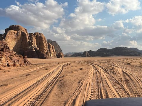 Wadi Rum Crescent Camping /
Complejo de autocaravanas in South District