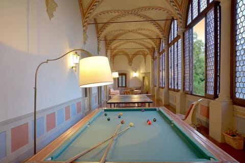 Billiard, Game Room