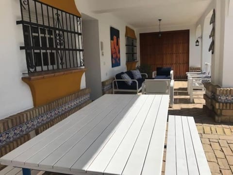 Patio, Day, Balcony/Terrace, Dining area