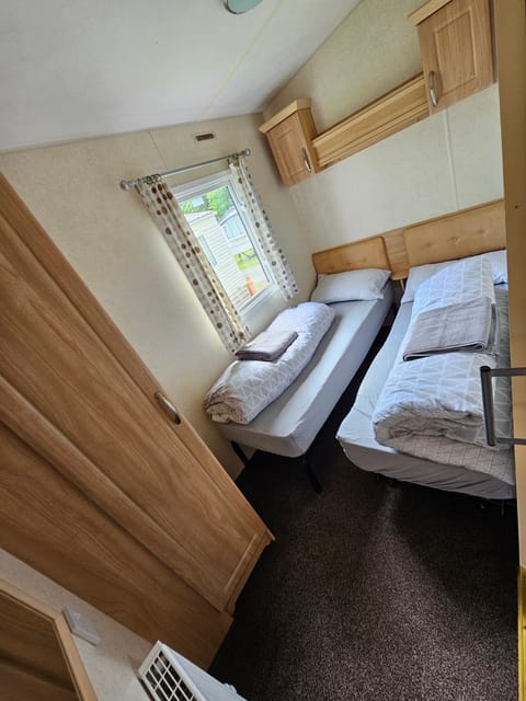 Honey Cottage Caravan Park House in England