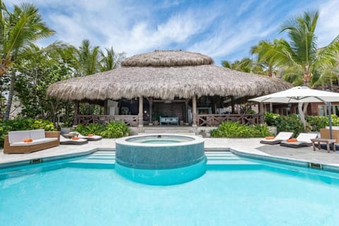CALETON 8 9 ACCESS TO EDEN ROC BEACH CLUB CHEF BUTLER MAiD GOLF CARTS POOLS JACUZZI Chalet in Punta Cana